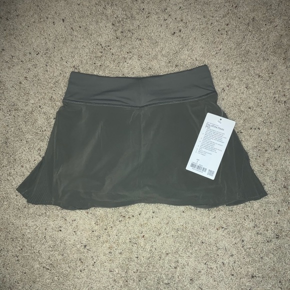 ✨NWT LULULEMON PLAY OFF THE PLEATS SKIRT✨ - Picture 6 of 15